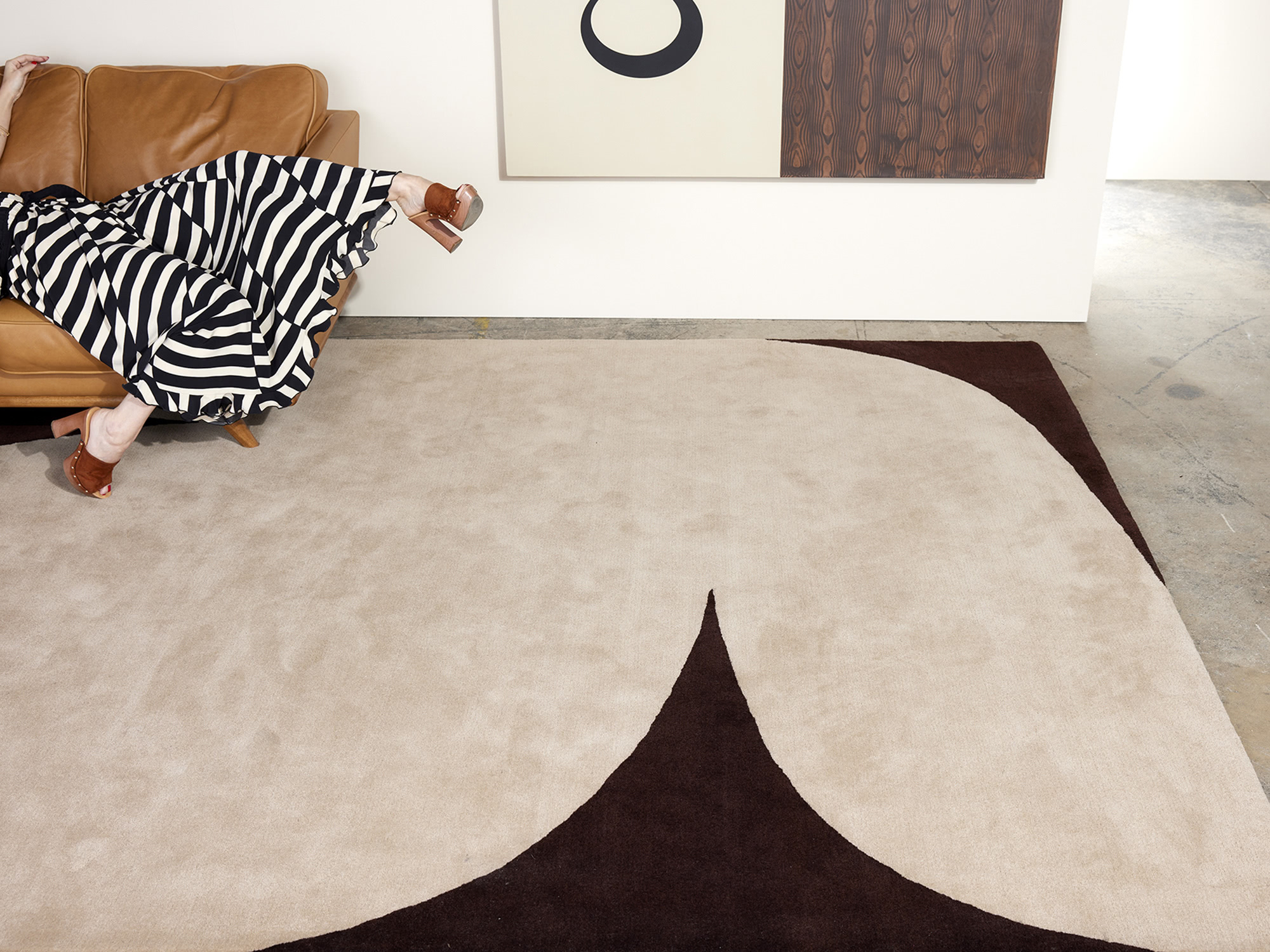 A modern area rug called Dove Moonlight